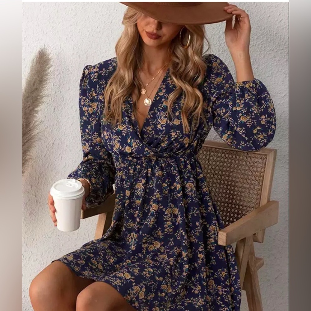 NWT Cupshe flowy floral print‎ dress elastic waist v neck long sleeve size small